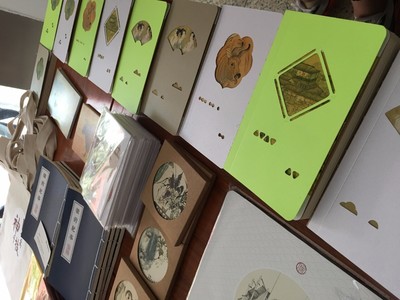 快訊 | 文化搭臺(tái),校企攜手,中國(guó)歷代書(shū)畫(huà)精品公益巡展(莫愁中專(zhuān)站)盛大開(kāi)幕,相關(guān)文創(chuàng)衍生品同步亮相